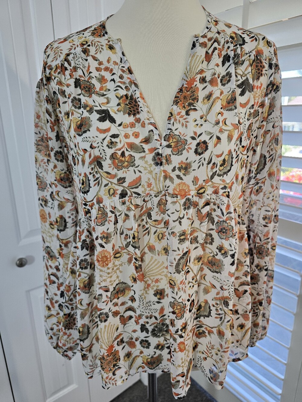 a.n.a Women’s Floral V-Neck Long Sleeve Floral Blouse In A Cream, Orange & Brown